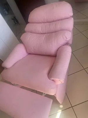 poltrona rosa inclinável