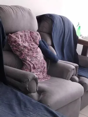 poltrona marrom com apoio para lombar